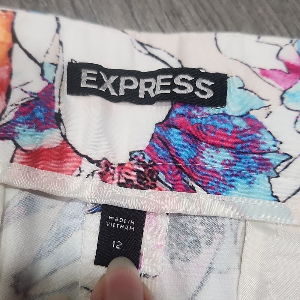 Express Colorful Chino Watercolor Floral Shorts - Picture 4 of 7